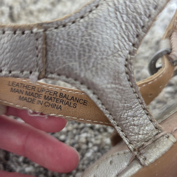 B.O.C. Women's BOC‎ by BORN Champagne Gold Thong Leather Flower Sandals Size 6 - Picture 6 of 9